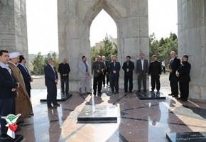 بیان و عمل به سبک زندگی شهدا ضروری است