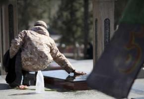 غبارروبی گلزار شهدای خرم آباد به مناسبت روز ارتش