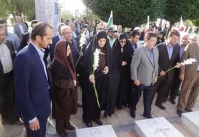 مراسم غبار روبی و عطر افشانی مزار شهدای با حضور معاون رئیس جمهور در شهرستان خوی