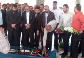 ادای احترام استاندار خوزستان به شهدا و ایثارگران ایذه