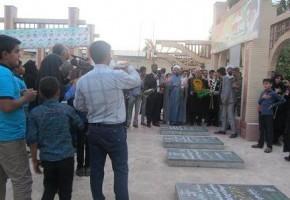 خدام حرم رضوی مزار شهدای عنبرآباد را گلباران کردند