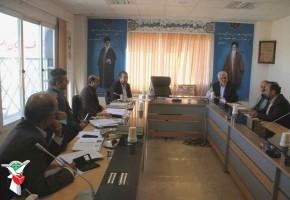 گلباران گلزارهای شهدا توسط دانش آموزان شاهد در هفته‌ دفاع مقدس