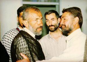 افسر بعثی دست و صورت ابوترابی را بوسید!