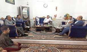 دیدار با خانواده های شهدا و ایثارگران روحیه‌بخش است