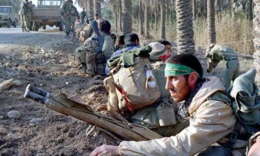 اقامه نماز شکر در فرودگاه تهران