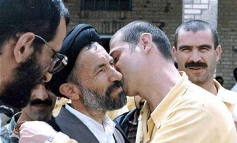 نگهبان بعثی با افتخار می‌گفت که ابوترابی را می‌شناسد