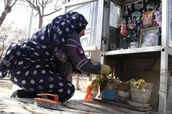 روی مزار شهدا گلدان نگذارید!