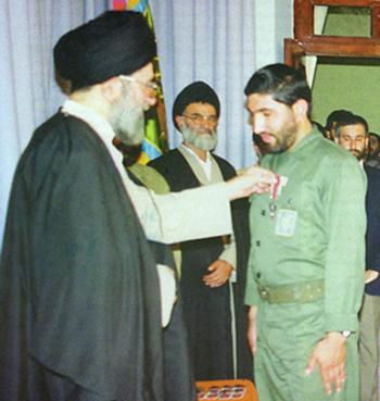 مدالی که «آقا» به حاج احمد کاظمی داد