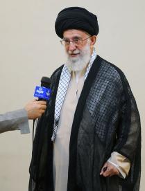 رهبر انقلاب تحت عمل جراحی موفقیت آمیز قرار گرفتند